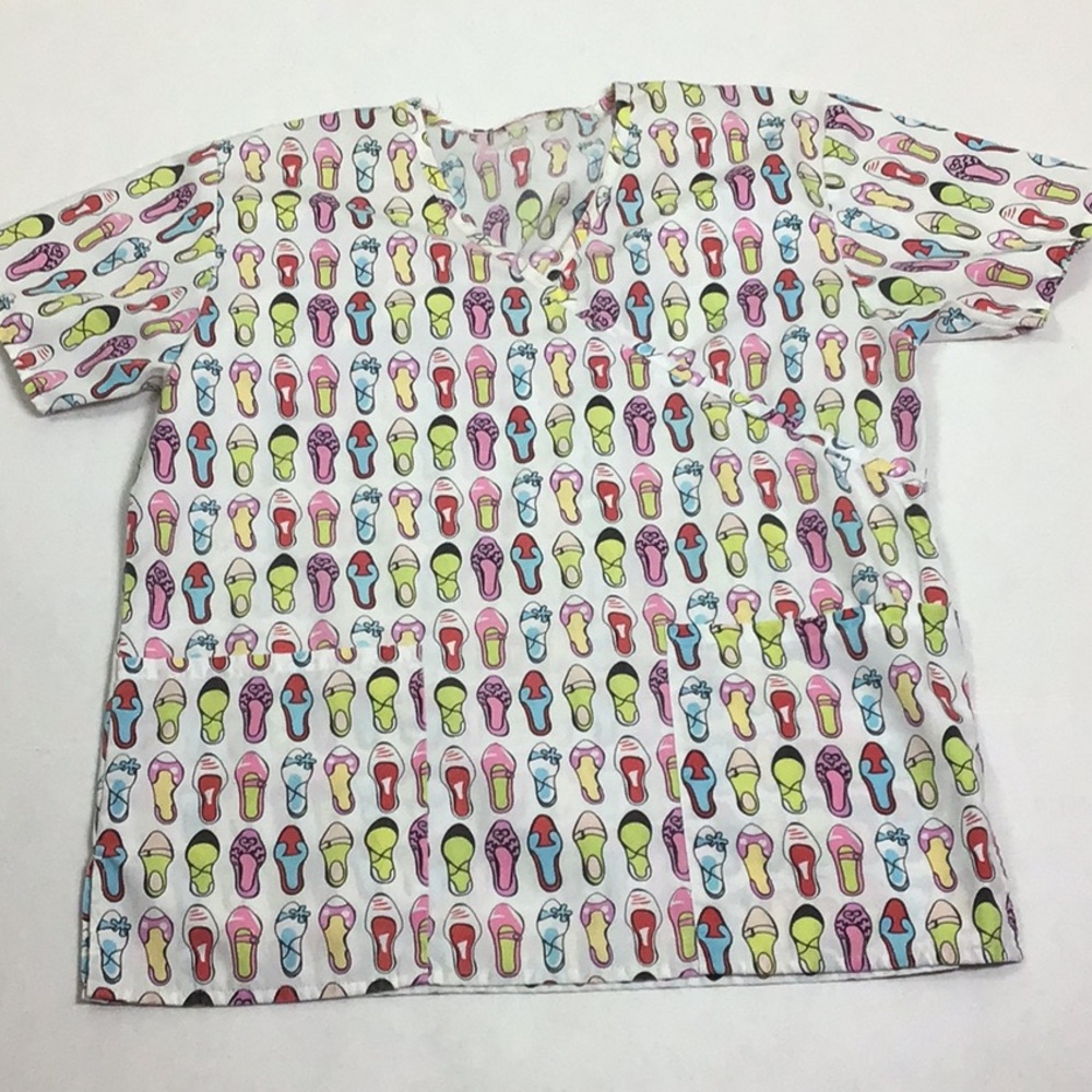 Expo Scrub Top Sandal Graphics